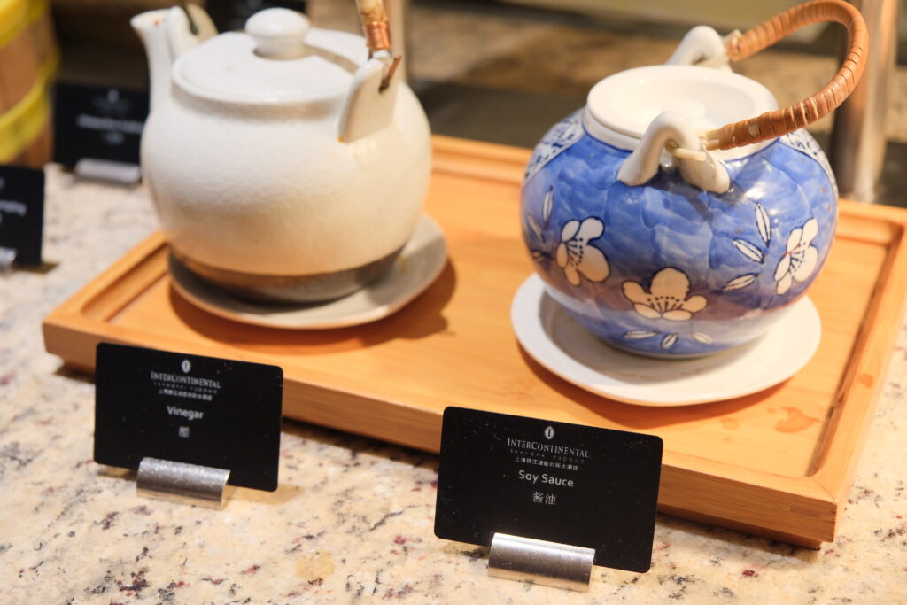 Menu personalizzati stampati con Edikio Guest e utilizzati nelle aree ristorazione dell’InterContinental Shanghai Pudong